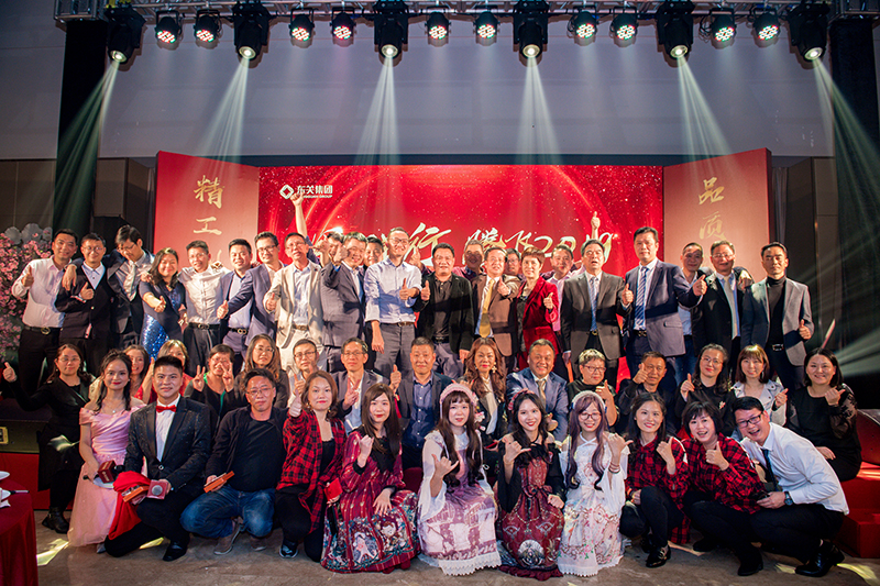 17.大合影.jpg