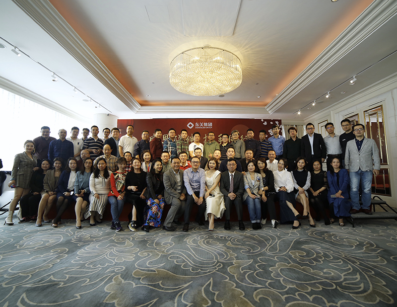 东关2019媒体春茗合影.jpg